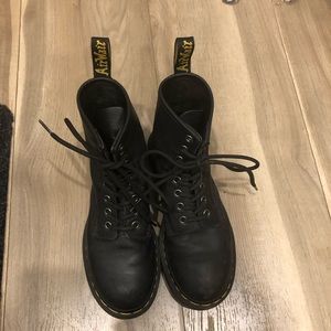 DR MARTINS 1460 matt combat boots
